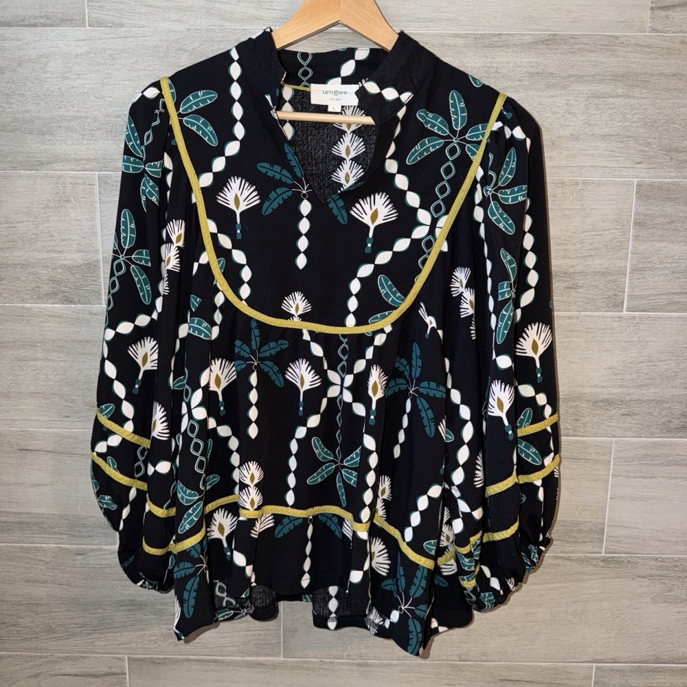 Umgee Black Floral Puff Sleeve V-Neck Stand Up Collared Top Woman's Large Hi Low